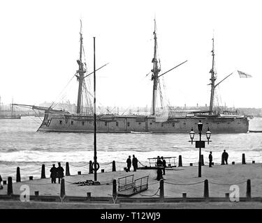 Classe di difesa corazzata Nave da Guerra sul fiume Mersey Foto Stock