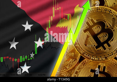 Papua Nuova Guinea bandiera e cryptocurrency trend in crescita con molti golden bitcoins. Concetto di alzare Bitcoin nel prezzo o alta conversione in cryptocur Foto Stock