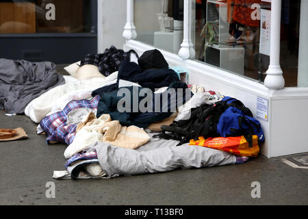 Viste generali delle persone senza fissa dimora e la loro zona di sonno a Bognor Regis, West Sussex, Regno Unito. Foto Stock