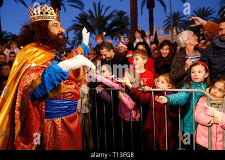 Re maghi che arrivano durante natale al porto di palma Foto Stock