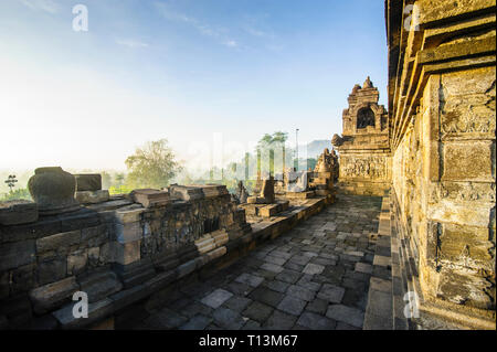 Indonesia, Java, Tempio di Borobudur complesso in Early Morning Light Foto Stock