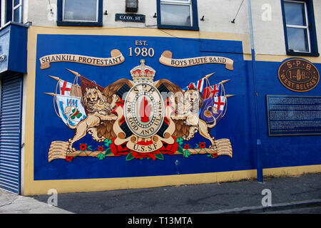 Wandbild/ murale, das an den Buergerkrieg erinnert , im protestantischen Teil Belfasts, Shankill Road, Belfast, Nordirland (nur fuer redaktionelle Ver Foto Stock