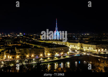 Vista panoramica di Torino di notte Foto Stock