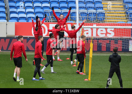 Cardiff, Regno Unito. 23 Mar, 2019. Galles squadra di calcio di formazione presso il Cardiff City Stadium di Cardiff, Galles del Sud sabato 23 marzo 2019. Il team si sta preparando per la loro UEFA EURO 2020 quailfier contro la Slovacchia domani. pic da Andrew Orchard/Alamy Live News Foto Stock