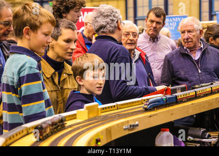 Londra, Regno Unito. 23 mar 2019. Alexandra Palace la stazione ferroviaria e la modellazione di mostrare il benvenuto a migliaia di visitatori per la sua ventinovesima anno Credito: Paolo Quezada-Neiman/Alamy Live News Foto Stock