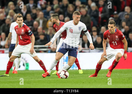 Londra, Regno Unito. 22 Mar, 2019. Ross Barkley di Inghilterra durante UEFA EURO gruppo Qualificatore di un match tra Inghilterra e Repubblica ceca allo stadio di Wembley a Londra, Inghilterra il 22 marzo 2019. Foto di Ken scintille. Solo uso editoriale, è richiesta una licenza per uso commerciale. Nessun uso in scommesse, giochi o un singolo giocatore/club/league pubblicazioni. Credit: UK Sports Pics Ltd/Alamy Live News Foto Stock