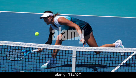 Marzo 22, 2019: Garbine Mugaruza, di Spagna, gioca contro Monica Niculescu, della Romania, durante un secondo round in abbinamento al 2019 Miami Open presentato da Itau professional tennis tournament, giocato all'Hardrock Stadium di Miami, Florida, Stati Uniti d'America. Mario Houben/CSM Foto Stock