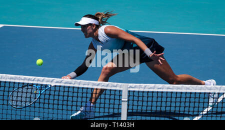 Marzo 22, 2019: Garbine Mugaruza, di Spagna, gioca contro Monica Niculescu, della Romania, durante un secondo round in abbinamento al 2019 Miami Open presentato da Itau professional tennis tournament, giocato all'Hardrock Stadium di Miami, Florida, Stati Uniti d'America. Mario Houben/CSM Foto Stock