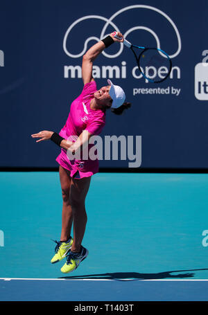 Marzo 22, 2019: Monica Niculescu, della Romania, gioca contro Garbine Mugaruza, di Spagna, durante la sua conquista del secondo round in abbinamento al 2019 Miami Open presentato da Itau professional tennis tournament, giocato all'Hardrock Stadium di Miami, Florida, Stati Uniti d'America. Mario Houben/CSM Foto Stock