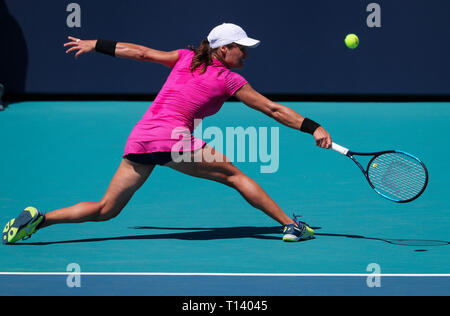 Marzo 22, 2019: Monica Niculescu, della Romania, gioca contro Garbine Mugaruza, di Spagna, durante la sua conquista del secondo round in abbinamento al 2019 Miami Open presentato da Itau professional tennis tournament, giocato all'Hardrock Stadium di Miami, Florida, Stati Uniti d'America. Mario Houben/CSM Foto Stock