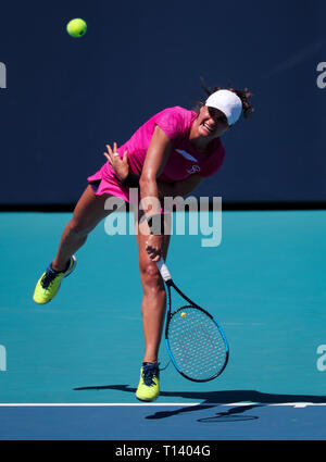 Marzo 22, 2019: Monica Niculescu, della Romania, gioca contro Garbine Mugaruza, di Spagna, durante la sua conquista del secondo round in abbinamento al 2019 Miami Open presentato da Itau professional tennis tournament, giocato all'Hardrock Stadium di Miami, Florida, Stati Uniti d'America. Mario Houben/CSM Foto Stock