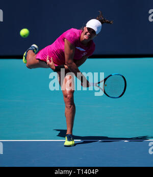 Marzo 22, 2019: Monica Niculescu, della Romania, gioca contro Garbine Mugaruza, di Spagna, durante la sua conquista del secondo round in abbinamento al 2019 Miami Open presentato da Itau professional tennis tournament, giocato all'Hardrock Stadium di Miami, Florida, Stati Uniti d'America. Mario Houben/CSM Foto Stock