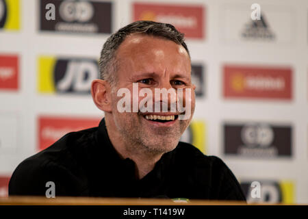 Cardiff, Regno Unito. 23 Mar, 2019. Ryan vedi figg. *** del Galles è rivolta verso il supporto. Il Galles v Slovacchia UEFA EURO 2020 il qualificatore a Cardiff City Stadium, Credito: Lewis Mitchell/Alamy Live News Foto Stock