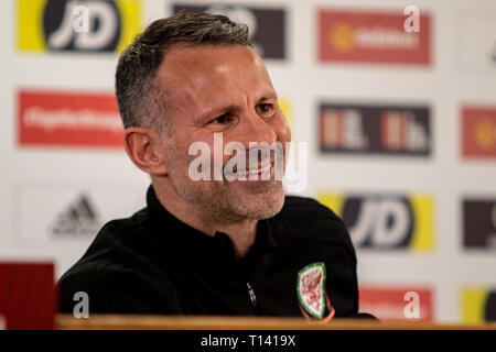 Cardiff, Regno Unito. 23 Mar, 2019. Ryan vedi figg. *** del Galles è rivolta verso il supporto. Il Galles v Slovacchia UEFA EURO 2020 il qualificatore a Cardiff City Stadium, Credito: Lewis Mitchell/Alamy Live News Foto Stock