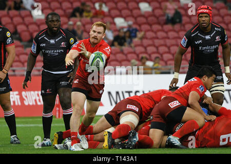 Singapore. 23 Mar, 2019. Sunwolves lettore di Jamie Booth (2 L) compete durante il Super partita di rugby tra Sunwolves e leoni in Singapore National Stadium, il 23 marzo 2019. Credito: Quindi Chih Wey/Xinhua/Alamy Live News Foto Stock