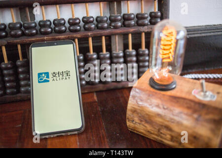 Bangkok, Tailandia. Xxi Mar, 2019. In questa foto illustrazione l'applicazione Alipay vede visualizzato su uno smartphone Android. Credito: Guillaume Payen SOPA/images/ZUMA filo/Alamy Live News Foto Stock