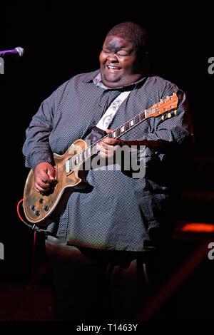 Fort Lauderdale FL, Stati Uniti d'America. 22 Mar, 2019. Christone 'Kingfish' Ingram esegue presso il Centro Broward il 22 marzo 2019 a Fort Lauderdale, Florida. Credito: Mpi04/media/punzone Alamy Live News Foto Stock