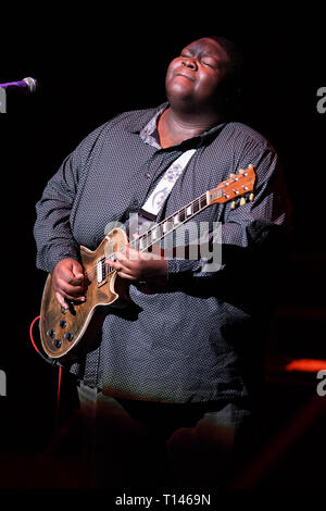 Fort Lauderdale FL, Stati Uniti d'America. 22 Mar, 2019. Christone 'Kingfish' Ingram esegue presso il Centro Broward il 22 marzo 2019 a Fort Lauderdale, Florida. Credito: Mpi04/media/punzone Alamy Live News Foto Stock