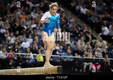 Londra, Regno Unito. 23 marzo, 2019. Ayelen Tarabini di Argentina esegue sulla trave durante il Matchroom Multisport presenta il 2019 Superstars di ginnastica all'Arena O2, sabato 23 marzo 2019. Londra Inghilterra. Credito: Taka G Wu/Alamy News Foto Stock