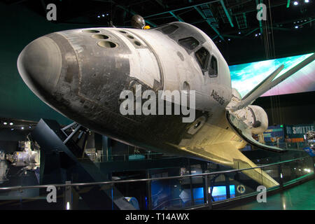 Lo Space Shuttle Atlantis visualizzati al Complesso Visitatori alla NASA Kennedy Space Center, Florida. Foto Stock