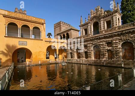 Royal Alcazar, decimo secolo, Mercurio stagno e galleria grottesco, Siviglia, regione dell'Andalusia, Spagna, Europa. Foto Stock