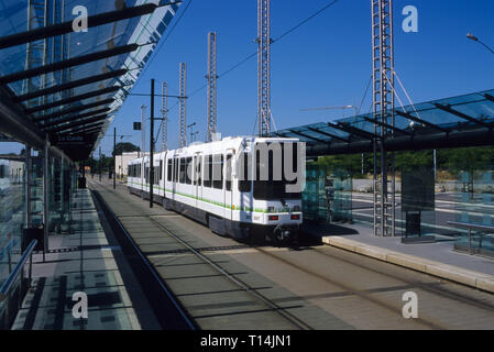 Nantes, Tram e stazione Le Cardo Foto Stock