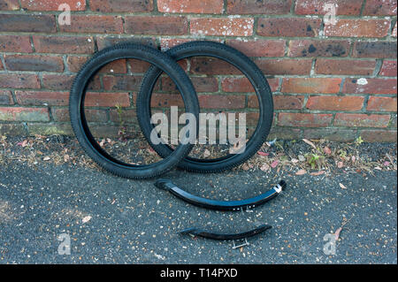 Un kids piccola rana viola bike. Foto Stock