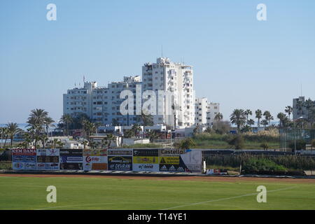 Famagusta (Varosha) è un abbandono della città cipriota di Famagosta. Prima del 1974 invasione turca di Cipro, fu la moderna area turistica della città. Foto Stock