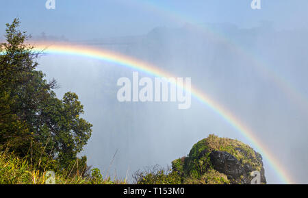 Rainbow oltre il fiume Zambesi Foto Stock