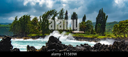 Incredibile spiaggia scene sulla strada di Hana, North Shore, Maui, Hawaii Foto Stock