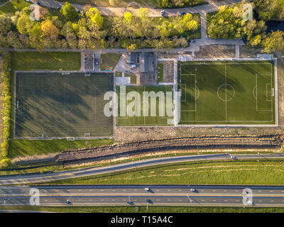 Top down vista aerea di dilettante al campo di calcio stabilimento nei Paesi Bassi Foto Stock