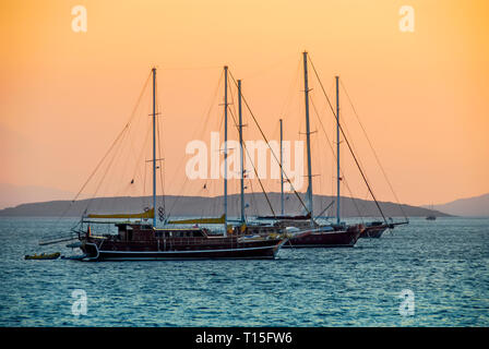 Bodrum, Turchia, 23 Ottobre 2010: Bodrum le gare di Coppa, caicco imbarcazioni a vela di legno Foto Stock