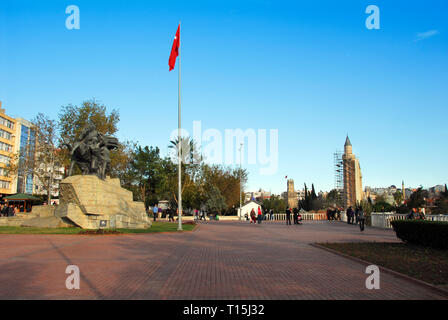 Antalya, Turchia, 18 Dicembre 2010: Muratpasa Square Foto Stock