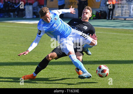 Monaco di Baviera, Germania. 23 Mar, 2019. Benjamin KINDSVATER (TSV Monaco 1860), azione, duelli contro Steffen PUTTKAMMER (Meppen). Soccer 3. Liga, 30. Giornata TSV Monaco di Baviera 1860-SV Meppen 1-0, 23.03.2019 stadio di Gruenwalder Strasse a Monaco di Baviera, DFL REGOLAMENTI VIETANO QUALSIASI USO DI FOTOGRAFIE come sequenze di immagini e/o quasi-VIDEO. | Utilizzo di credito in tutto il mondo: dpa/Alamy Live News Foto Stock