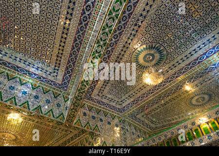 L'unico Arulmigu Sri Rajakaliamman tempio di vetro a Johor Bahru, Malaysia. L'interno è completamente rivestita di piastrelle in vetro. Glittery interni. Foto Stock