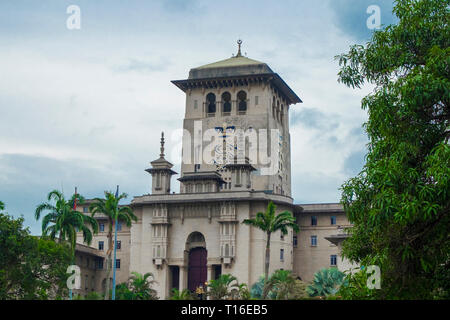 Esterno del profila Bangunan Sultan Ibrahim palazzo del governo a Johor Bahru, Malaysia. Esso è costruito in stile moresco, Saracenic style. Foto Stock