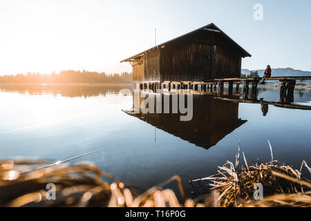 Fisherman rifugio al Hopfensee Foto Stock