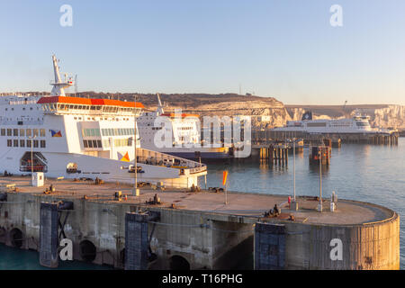 Dover, Kent, Regno Unito; 25 febbraio 2019; traghetti ormeggiata al Porto di Dover Foto Stock