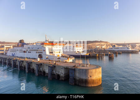 Dover, Kent, Regno Unito; 25 febbraio 2019; traghetti ormeggiata al Porto di Dover Foto Stock