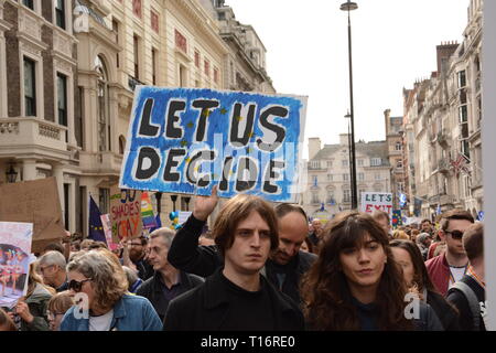 Mettere la popolazione di marzo a Londra sabato 23 marzo 2019. Foto Stock