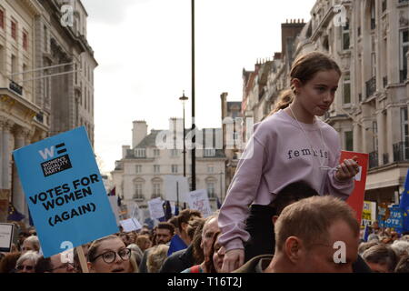 Mettere la popolazione di marzo a Londra sabato 23 marzo 2019. Foto Stock