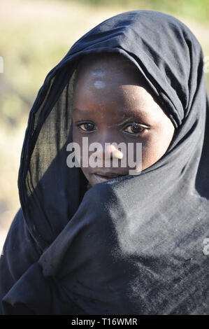 Igunga, Tanzania - 6 Febbraio 2012: Ritratto di un bambino della tribù Wataturu nell est della Tanzania. Foto Stock