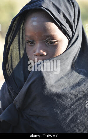 Igunga, Tanzania - 6 Febbraio 2012: Ritratto di un bambino della tribù Wataturu nell est della Tanzania. Foto Stock