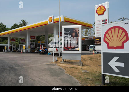 Stazione di rifornimento Shell in Phuket, Tailandia. Foto Stock