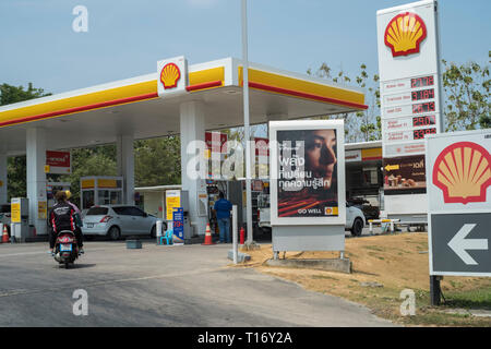 Stazione di rifornimento Shell in Phuket, Tailandia. Foto Stock