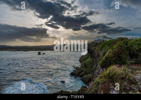 Vista paesaggi che circondano Cape Manzamo in Okinawa, in Giappone. Foto Stock