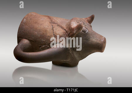 Hittita terracotta libagione cerimoniale rhython in forma di cinghiale Hittita vecchio periodo, 1650 - 1450 BC. Hattusa Boğazkale. Archeologico Çorum M Foto Stock