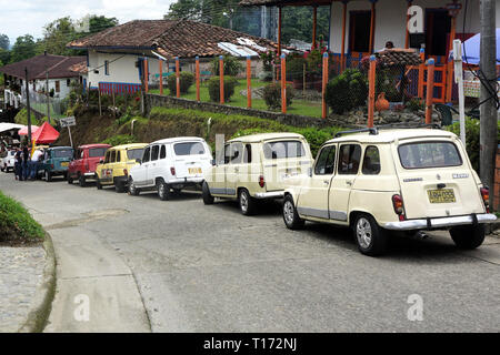 Renault-Mania sulle strade del Salento, Colombia Foto Stock