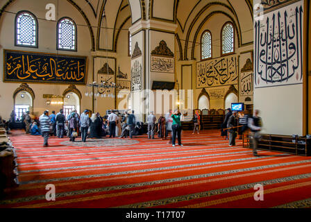 Bursa, Turchia, 30 Aprile 2012: calligrafia ottomana, Ulu moschea o grande moschea costruita in stile Seljuk, è stata ordinata dal sultano ottomano Bayezid Foto Stock