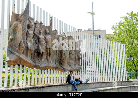 Bursa, Turchia, 30 Aprile 2012: Piazza di scultura Foto Stock